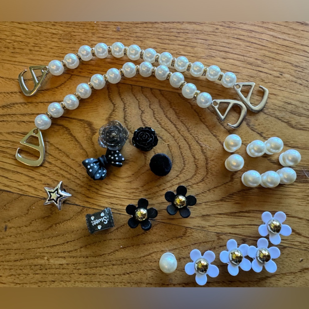Fashionable Shoe Charms Set - Detachable Pearl & Camellia for Crocs & Sandals